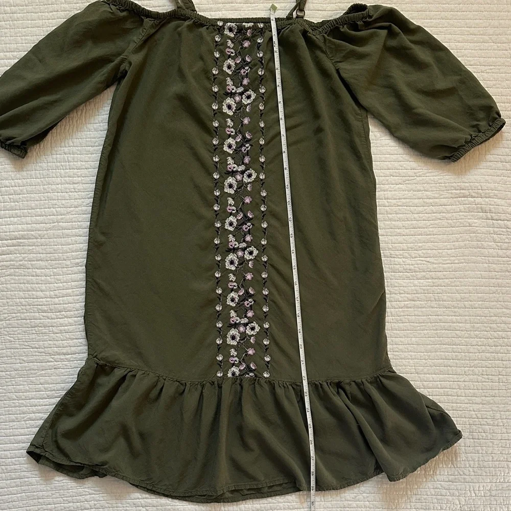 Old Navy Olive Green Off-Shoulder Dress with Floral Center Trim Size XL